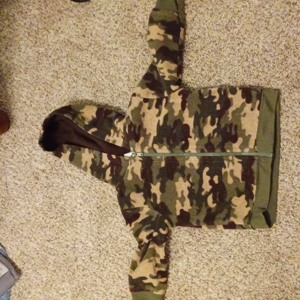 Gaeanimals camo fleece jacket.